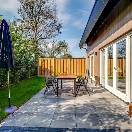 Modern On Dutch Coast With Garden بيت للعطل جوليانادورب